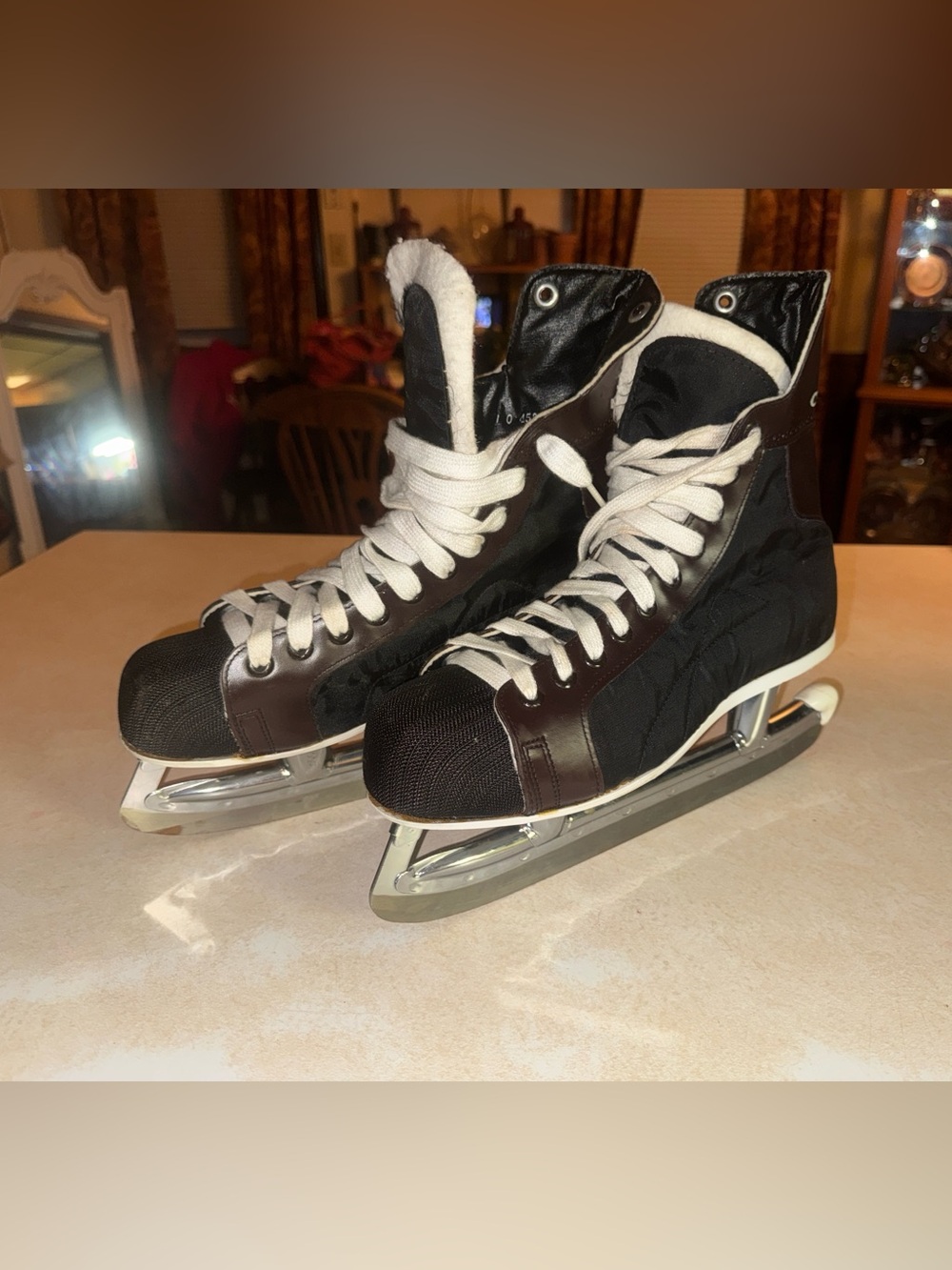 Men's CCM Colt Black Ice Hockey Skates with White Laces size 9